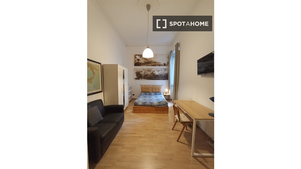 Double room Rome, 3 beds, 105m² — photo 5