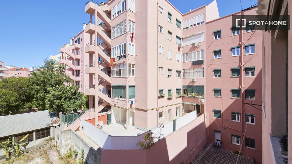 Double room Lisbon, 6 beds — photo 15