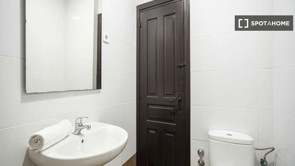 Double room Madrid, 6 beds — photo 20