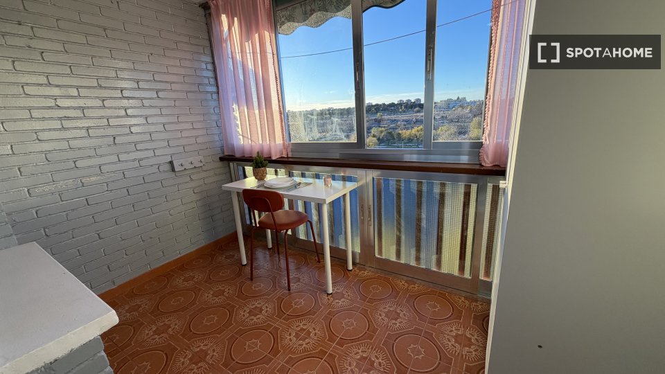 Double room Madrid, 7 beds, 140m² — photo 9