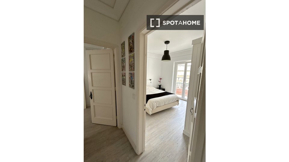 Apartment Lisbon, 3 beds, 100m² — photo 17