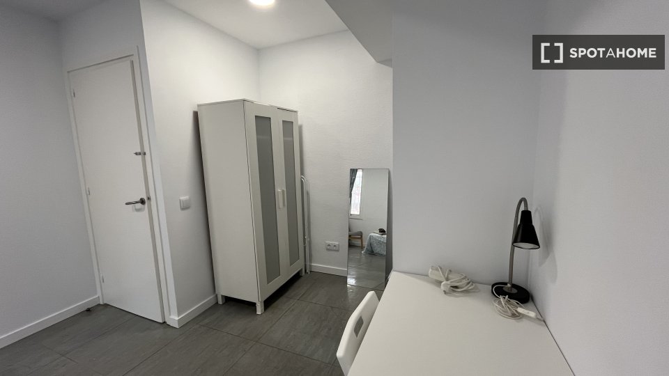 Double room Barcelona, 13 beds, 290m² — photo 7
