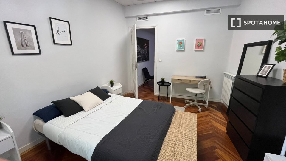 Double room Madrid, 6 beds, 163m² — photo 38
