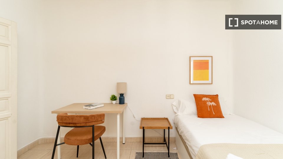 Double room Madrid, 7 beds — photo 19