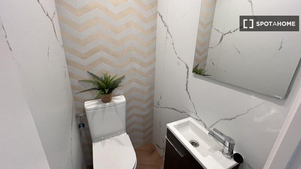 Double room Madrid, 4 beds, 90m² — photo 18