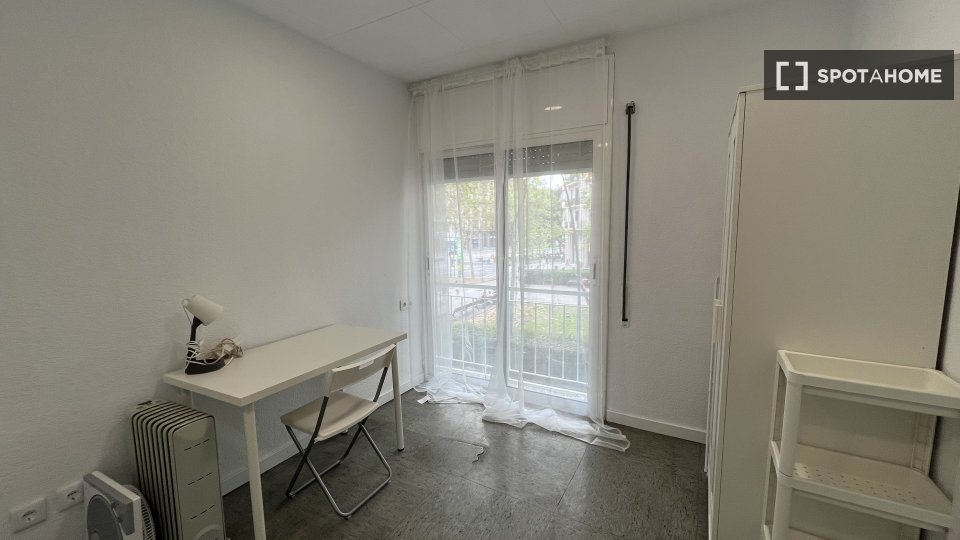 Double room Barcelona, 13 beds, 290m² — photo 16