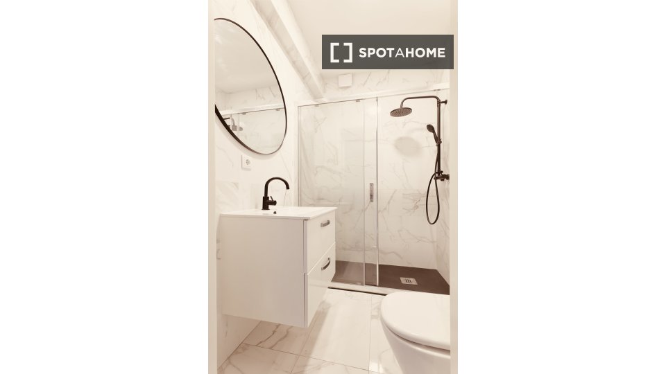 Double room Lisbon, 5 beds — photo 12