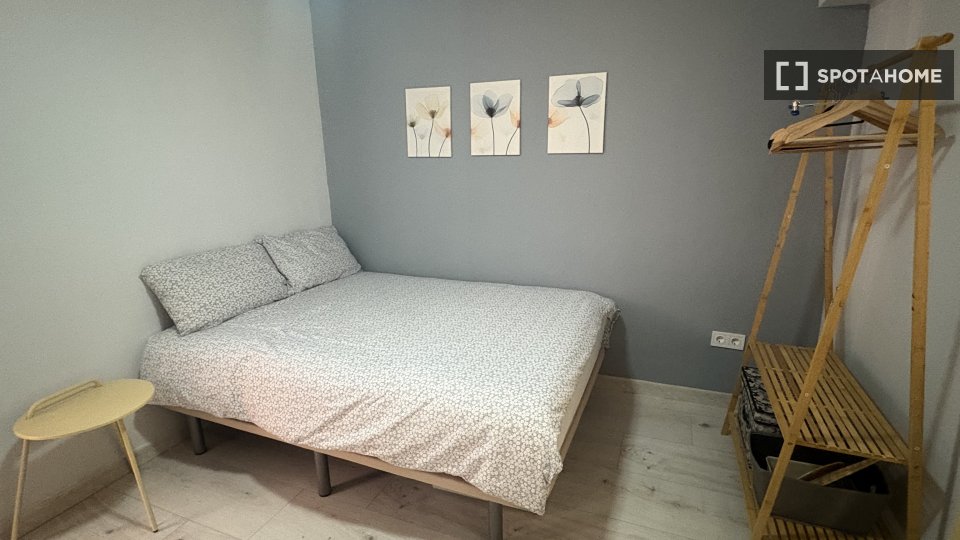 Double room Alicante, 2 beds, 75m² — photo 10