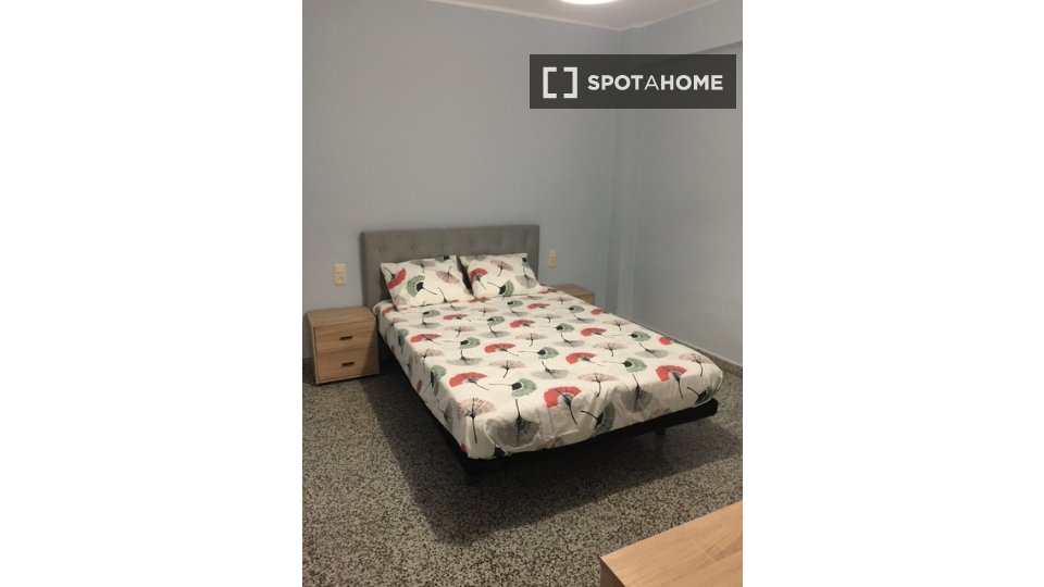 Double room Valencia, 3 beds, 90m² — photo 2