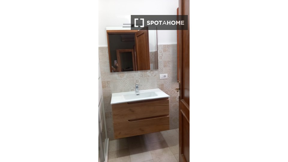 Double room Rome, 3 beds, 75m² — photo 56