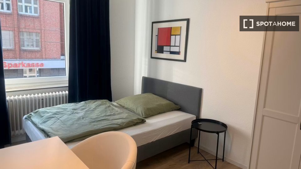 Double room Dusseldorf, 4 beds, 100m² — photo 15