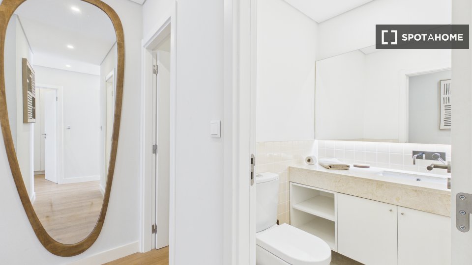 Apartment Lisbon, 2 beds, 62m² — photo 12