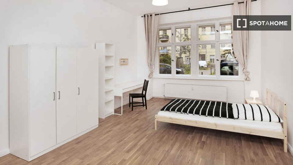Double room Berlin, 4 beds, 104m² — photo 16