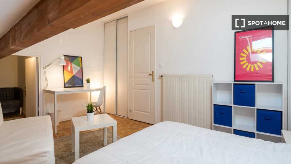 Double room Lyon, 3 beds, 80m² — photo 8