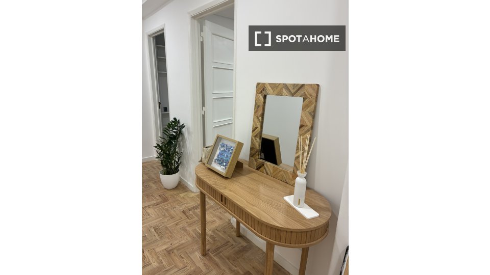 Double room Lisbon, 2 beds, 90m² — photo 11