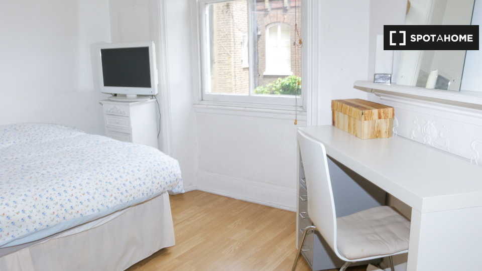 Double room London, 4 beds — photo 8