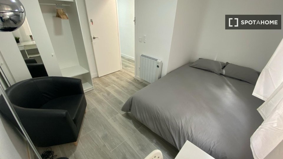 Double room Madrid, 4 beds — photo 10