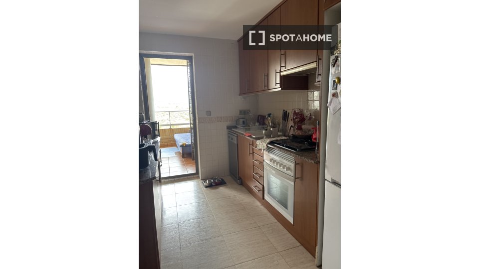 Double room Alicante, 1 bed, 30m² — photo 1
