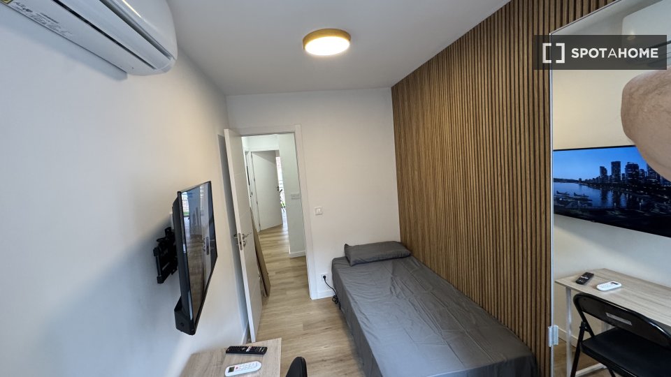 Double room Madrid, 4 beds, 65m² — photo 7