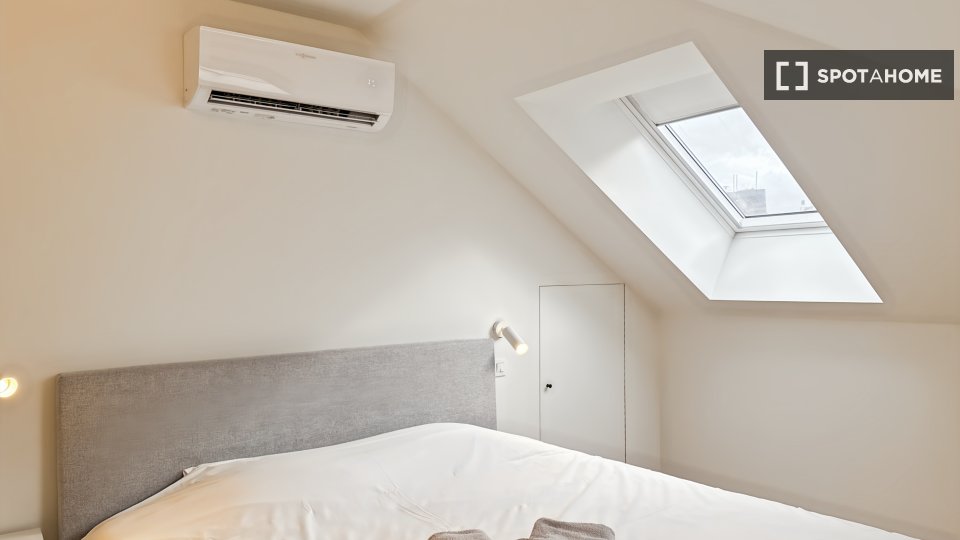 Double room Brussels, 1 bed, 110m² — photo 10
