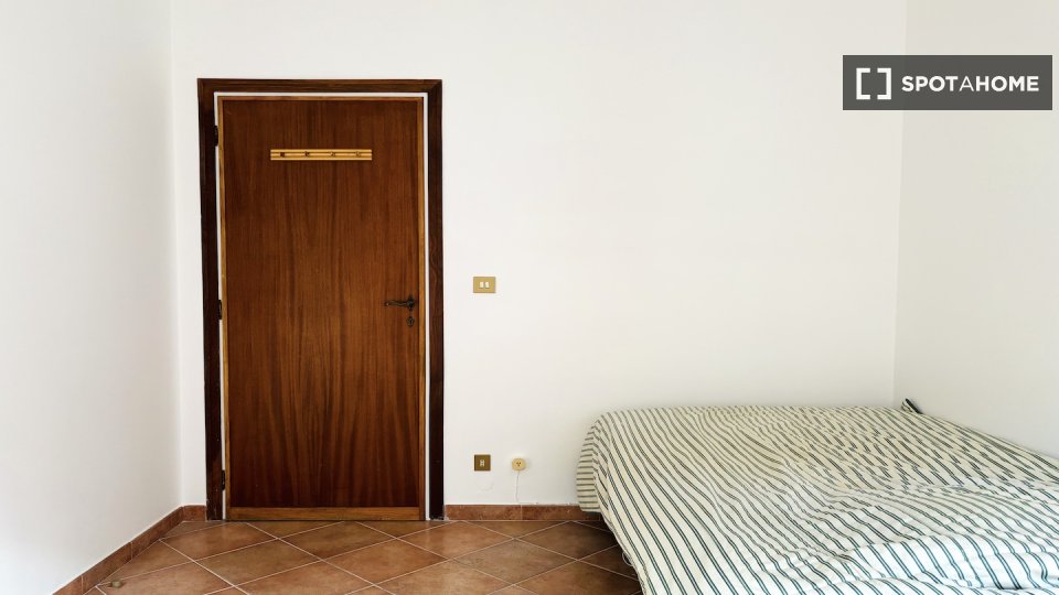 Double room Rome, 3 beds — photo 10