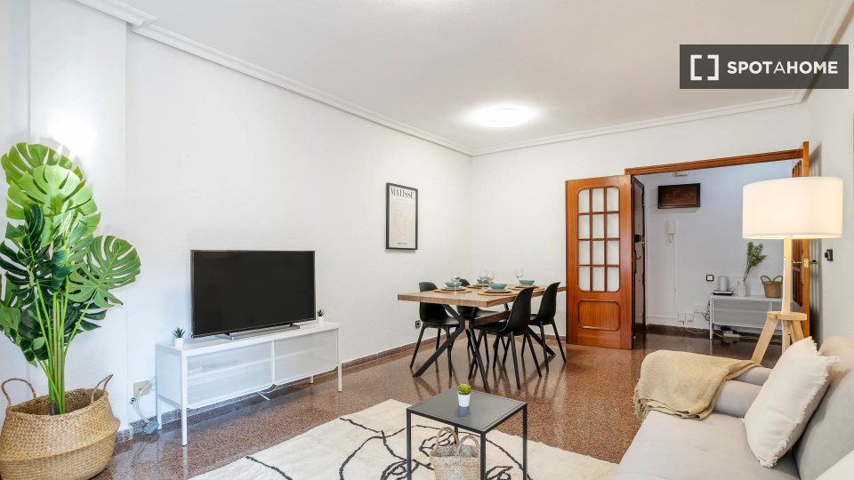 Double room Alicante, 3 beds — photo 3