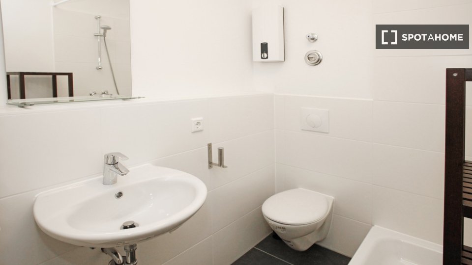 Double room Berlin, 4 beds, 71m² — photo 11