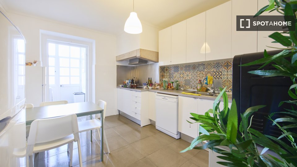 Double room Lisbon, 10 beds — photo 47