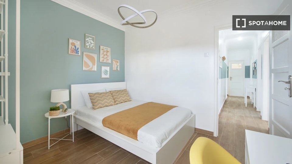 Double room Lisbon, 4 beds — photo 12