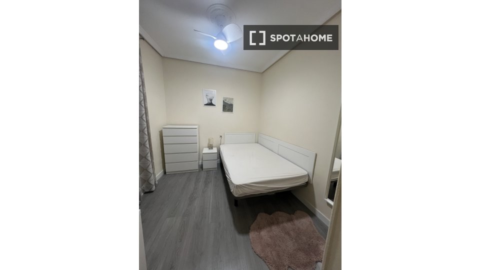 Double room Madrid, 8 beds, 275m² — photo 11