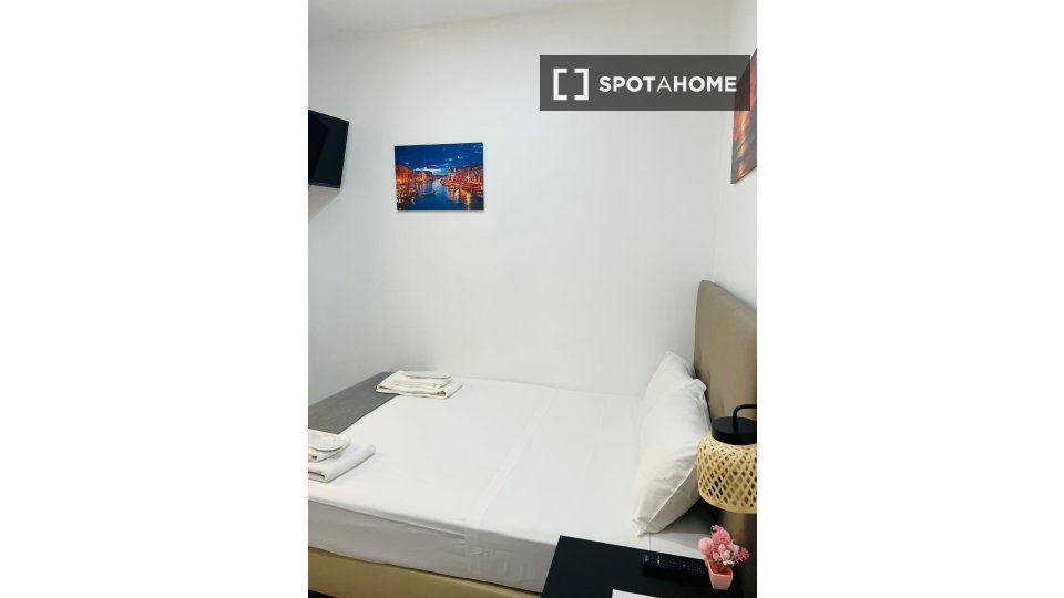 Double room Lisbon, 6 beds — photo 17