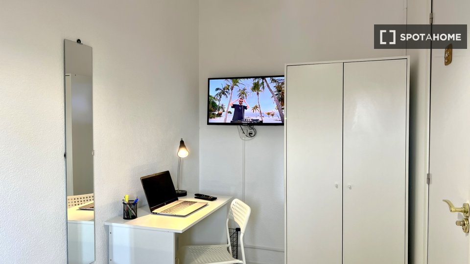 Double room Madrid, 5 beds, 100m² — photo 36