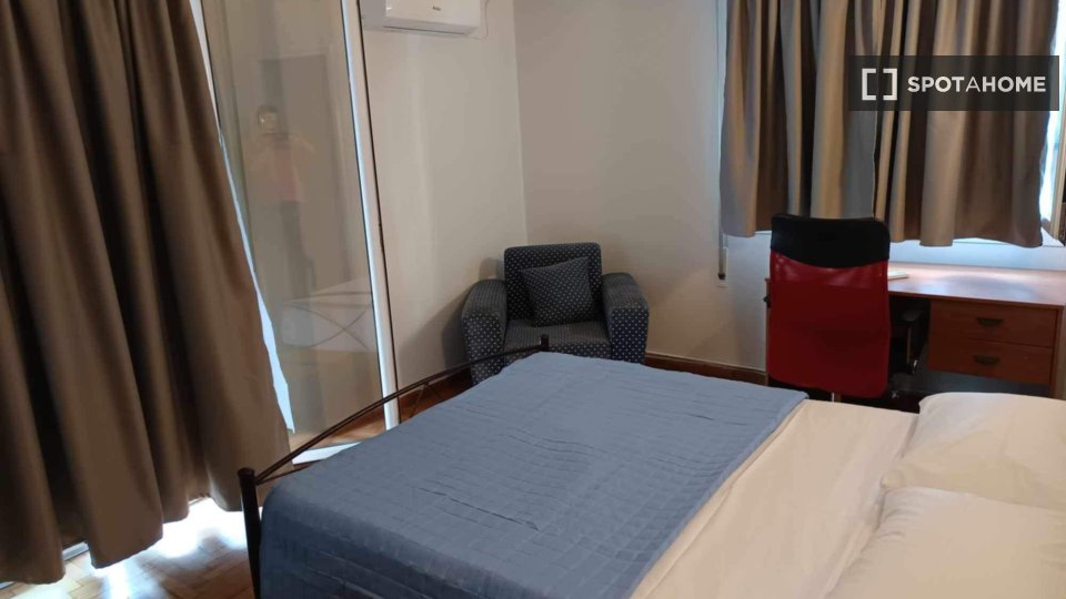 Double room Athens, 5 beds, 121m² — photo 4