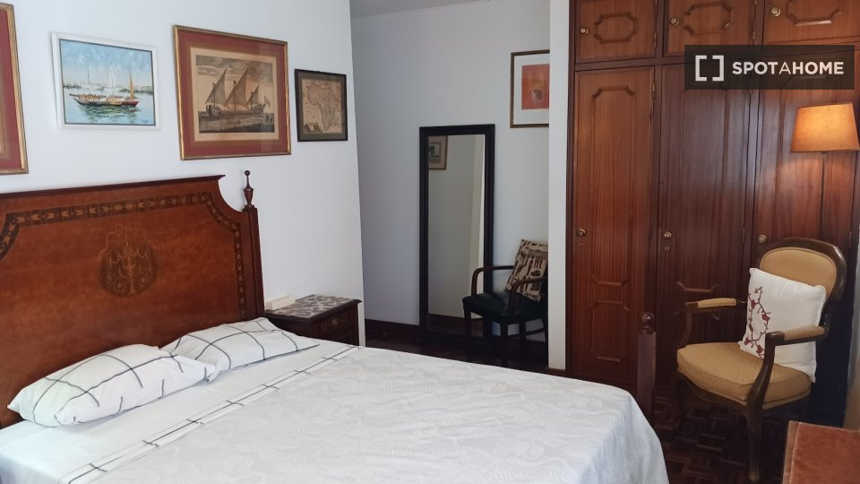 Double room Lisbon, 4 beds, 120m² — photo 1