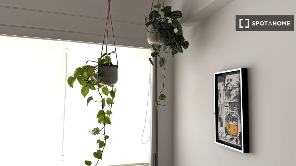 Apartment Lisbon, 2 beds, 70m² — photo 24