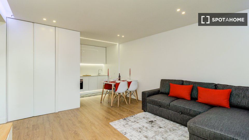 Apartment Lisbon, 1 bed, 60m² — photo 1