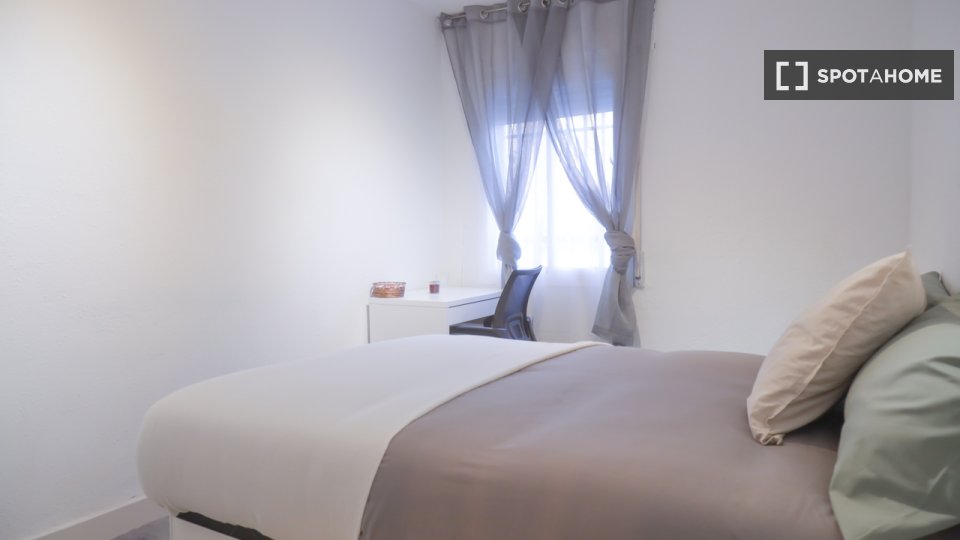 Double room Madrid, 5 beds — photo 11