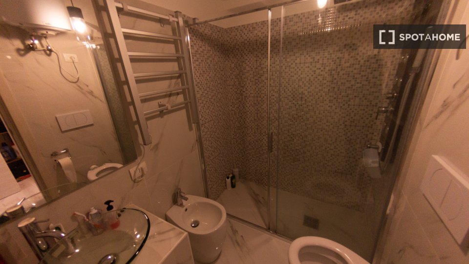 Double room Milan, 3 beds, 75m² — photo 18