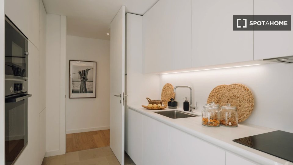 Apartment Lisbon, 2 beds, 97m² — photo 8