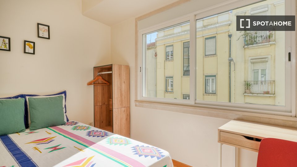 Double room Lisbon, 4 beds — photo 11