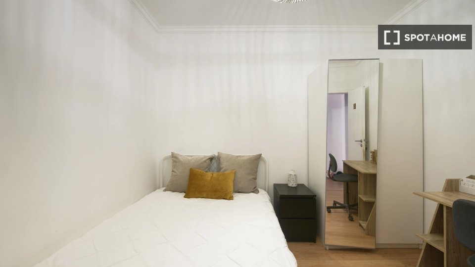 Double room Lisbon, 4 beds — photo 2