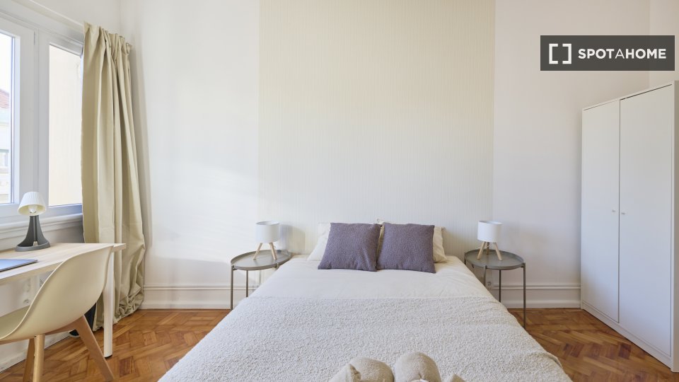 Double room Lisbon, 11 beds — photo 40