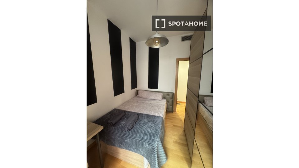 Double room Barcelona, 1 bed, 65m² — photo 7