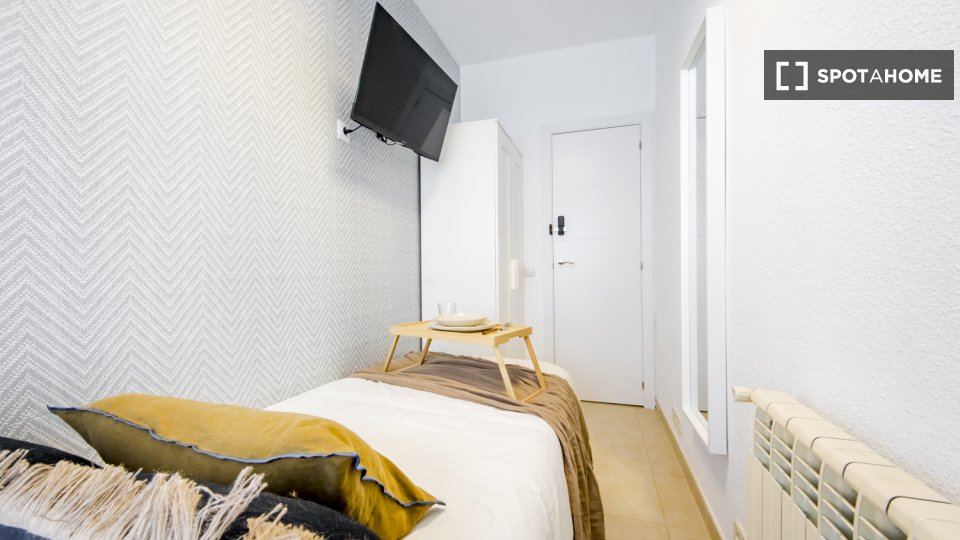 Double room Madrid, 7 beds, 113m² — photo 11