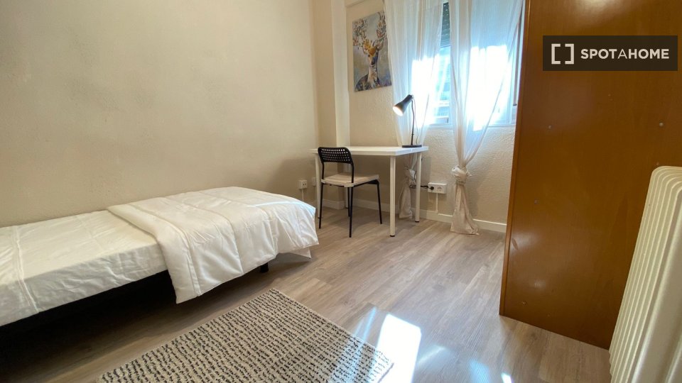 Double room Madrid, 4 beds — photo 19