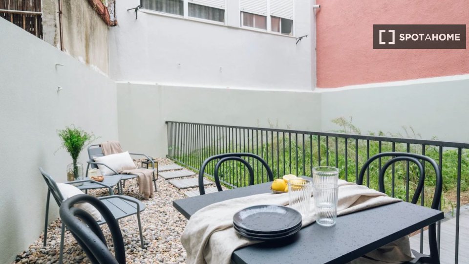 Apartment Lisbon, 1 bed — photo 4