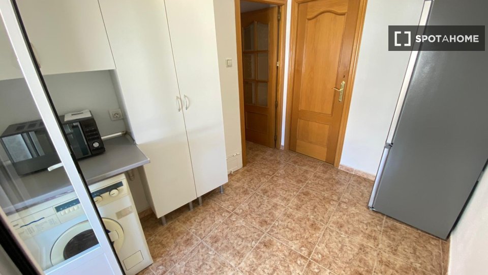 Double room Madrid, 3 beds — photo 2