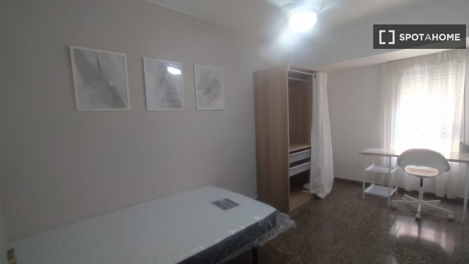 Double room Valencia, 4 beds, 75m² — photo 12