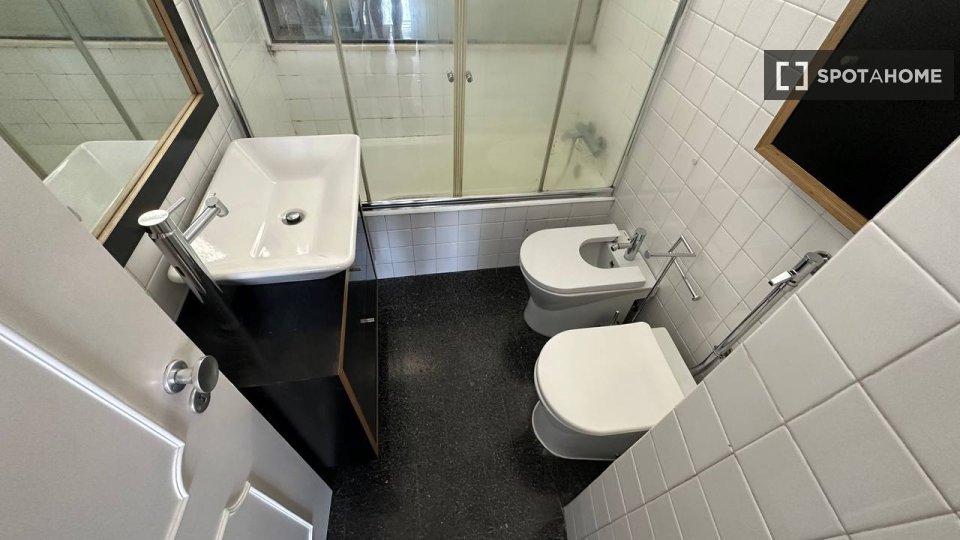 Double room Lisbon, 5 beds, 130m² — photo 8