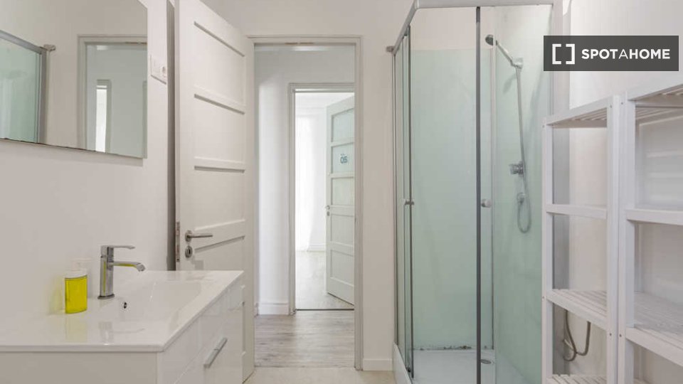 Double room Lisbon, 7 beds — photo 24